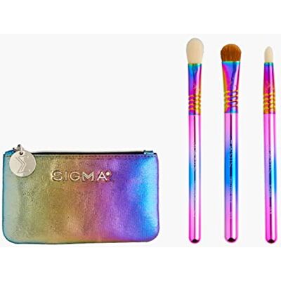 Sigma Color Me Proud Set di 3 mini pennelli da trucco per occhi, per ombreggiare e definire il trucco degli occhi, include una piccola borsa per il trucco elegante (4 pezzi) Sigma Color Me Proud Set di 3 mini pennelli da trucco per occhi, per ombreggiare e definire il trucco degli occhi, include una piccola borsa per il trucco elegante (4 pezzi)