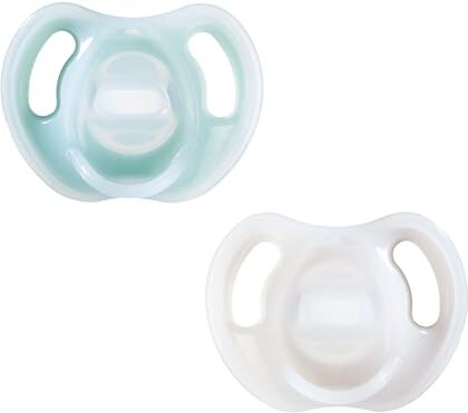 Tommee Tippee  Ultra-Light Silicone Soother, 0-6m, 2 Pack, Symmetrical Orthodontic Design, BPA-Free, One-Piece Design