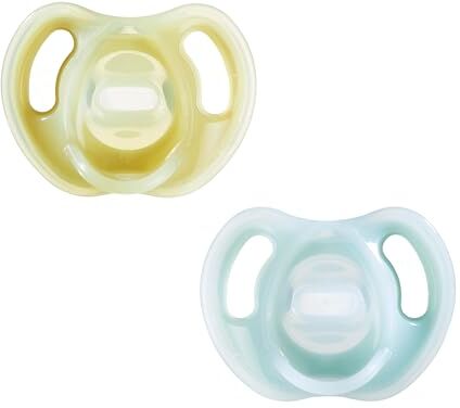 Tommee Tippee  Ultra-Light Silicone Soother, Symmetrical Orthodontic Design, BPA-Free, One-Piece Design, 6-18m, Pack of 2 Dummies