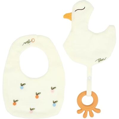 THUN Set 2 bavaglini e accessorio dentizione tessuto e silicone Collezione Baby Dolce Fattoria bavaglino 15x18,5 cm accessorio dentizione 17x26 cm THUN Set 2 bavaglini e accessorio dentizione tessuto e silicone Collezione Baby Dolce Fattoria bavaglino 15x18,5 cm accessorio dentizione 17x26 cm