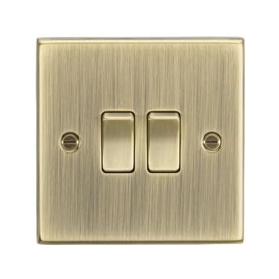 Knightsbridge Square Edge 10 A 2 G 2 WAY interruttore piastra, ottone antico Knightsbridge Square Edge 10 A 2 G 2 WAY interruttore piastra, ottone antico