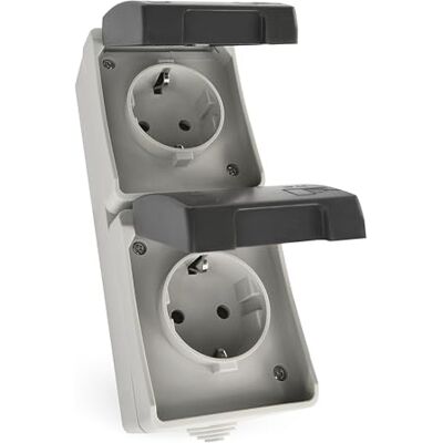 EMOS Presa a doppio contatto di protezione con coperchio ribaltabile Montaggio a parete verticale Adatto per ambienti umidi ed esterni, 250 V ~/16 A max., Classe di protezione IP44/IP54 Schuko EMOS Presa a doppio contatto di protezione con coperchio ribaltabile Montaggio a parete verticale Adatto per ambienti umidi ed esterni, 250 V ~/16 A max., Classe di protezione IP44/IP54 Schuko