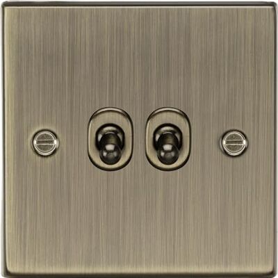 Knightsbridge Interruttore a levetta a 2 vie in ottone anticato con bordo quadrato, 10 A, 2 G Knightsbridge Interruttore a levetta a 2 vie in ottone anticato con bordo quadrato, 10 A, 2 G