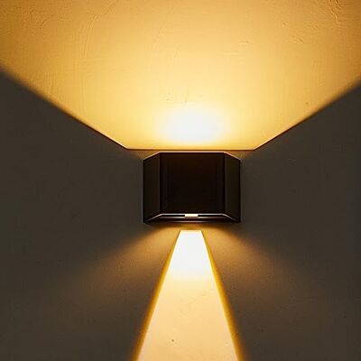 Wonderlamp Applique LED solare regolabile 2,7 W con sensore crepuscolare Alero Nero, Luce neutra 3000 K, IP54 Wonderlamp Applique LED solare regolabile 2,7 W con sensore crepuscolare Alero Nero, Luce neutra 3000 K, IP54