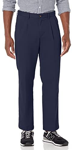 Amazon Essentials Pantaloni chino plissettati dal taglio classico e resistenti alle pieghe (disponibili nelle taglie Big & Tall) Uomo, Blu Marino, 60W / 34L