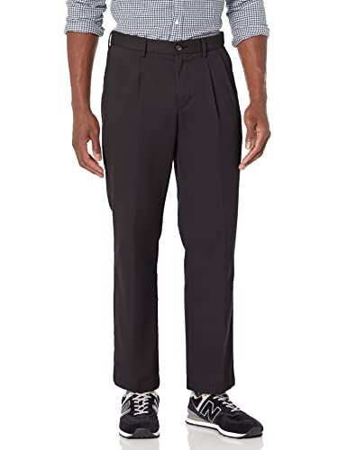 Amazon Essentials Pantaloni chino plissettati dal taglio classico e resistenti alle pieghe (disponibili nelle taglie Big & Tall) Uomo, Nero, 42W / 32L