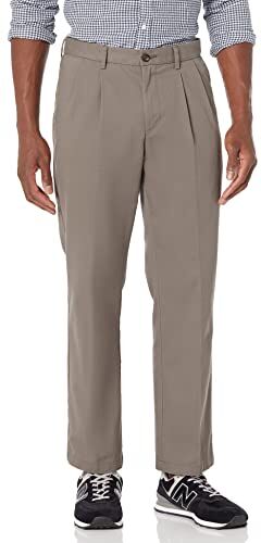 Amazon Essentials Pantaloni chino plissettati dal taglio classico e resistenti alle pieghe (disponibili nelle taglie Big & Tall) Uomo, Grigio Talpa, 33W / 34L