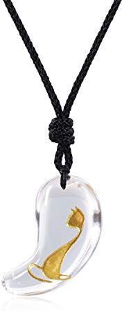 COAI Pendente Unisex Magatama in Cristallo di Quarzo Intarsiato Oro con Totem Animale Gatto, Collana Regolabile con Ciondolo Giapponese