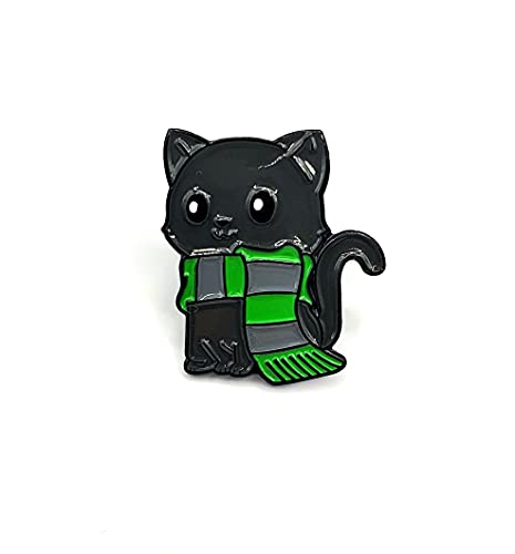 Sconosciuto Spilla in metallo smaltato con gatto nero e sciarpa verde mago scuola