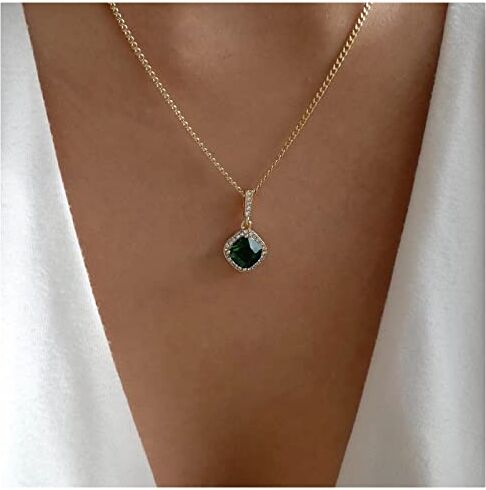 Dervivea Boho Collana con smeraldi quadrati Collana con pendente in smeraldo dorato Cz Halo Collana girocollo con smeraldi Collana minimalista con cristalli verdi Collana a catena per donne e ragazze