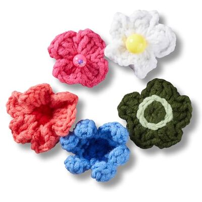 Crocs Confezione da 5 ciondoli per scarpe unisex all'uncinetto, motivo floreale, multicolore, taglia unica, Multicolore, Taglia unica Crocs Confezione da 5 ciondoli per scarpe unisex all'uncinetto, motivo floreale, multicolore, taglia unica, Multicolore, Taglia unica