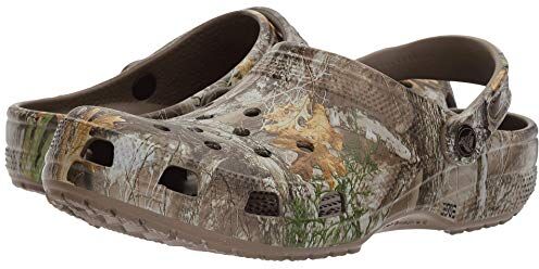 Crocs Scarpe Unisex da Uomo e da Donna Classic Realtree Clog   Camo Shoes in Legno, Noce, 33/36 EU