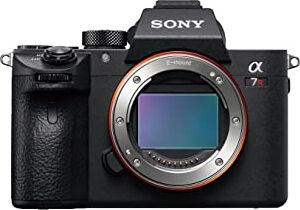 Sony α 7RIII   Fotocamera con obiettivo intercambiabile mirrorless full-frame (42,4 MP, Eye AF, 10 fps, 4K 30p), Nero ILCE-7RM3A