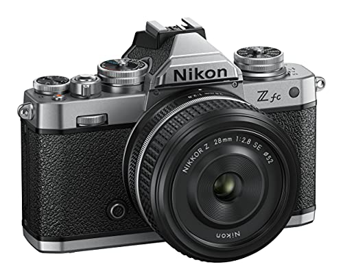 Nikon Z fc Z 28mm f/2.8 SE + Lexar SD 64GB, Mirrorless DX 20.9 MP, ghiere di controllo, mirino elettronico, 4K, monitor angolazione variabile, argento [Nital Card: 4 Anni di Garanzia]