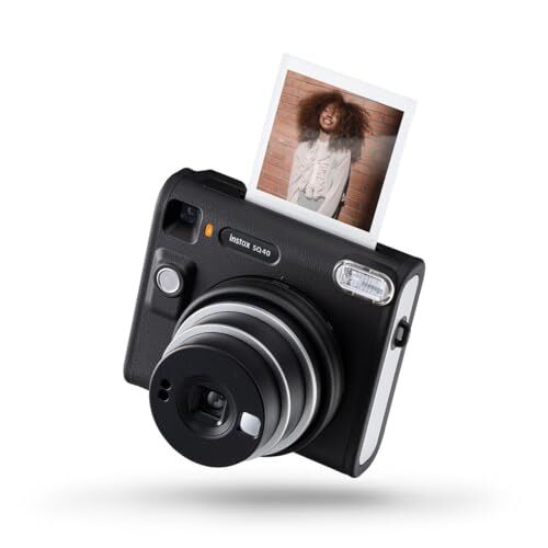 Fujifilm instax SQUARE SQ40 Fotocamera Istantanea, Esposizione Automatica, Modalità Selfie, Design Classico, Finitura Nera, Eleganza Senza Tempo, Stampe Formato Quadrato 62 mm x 62 mm