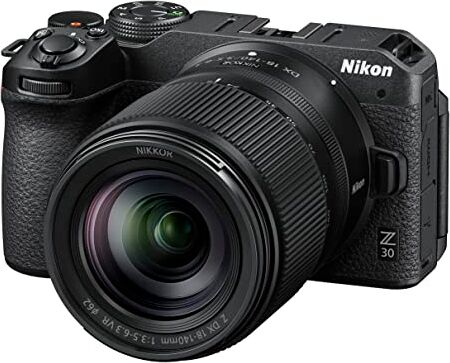 Nikon Z30 + Z DX 18-140VR + Lexar SD 64 GB 800x Pro Fotocamera Mirrorless, CMOS DX da 20.9 MP, Mirino Elettronico (EVF), LCD 3.2" Touch, Video 4K, Nero [Nital Card: 4 Anni di Garanzia]