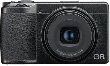 Ricoh GR III HDF, modello di espansione della serie GR esistente con filtro Highlight Diffusion integrato, fotocamera compatta digitale con sensore CMOS APS-C da 24 MP, obiettivo 28 mmF2.8 GR (nel