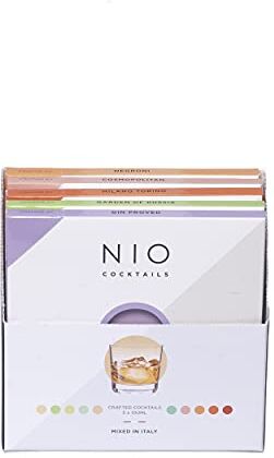 NIO Cocktails Box Aperitivo a Casa, 5 Drink da 10cl già Miscelati, Pronti da Bere (Negroni, Cosmopolitan, Garden of Russia, Milano Torino, Gin Proved), Gift Pack, 50cl