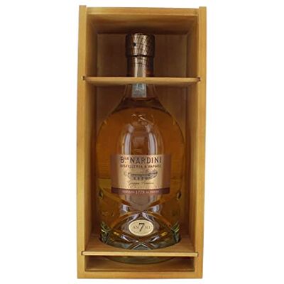 Nardini Grappa Riserva 7 Anni Selezione 70 cl Cassetta In Legno Nardini Grappa Riserva 7 Anni Selezione 70 cl Cassetta In Legno
