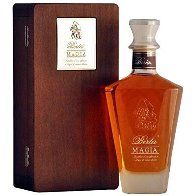 Berta "Linea Riserve" Grappa di vinacce "Magia" con cofanetto legno 0,70 lt. Berta "Linea Riserve" Grappa di vinacce "Magia" con cofanetto legno 0,70 lt.