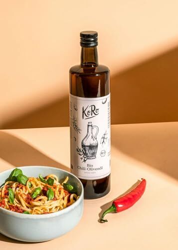 KoRo Olio extravergine di oliva al peperoncino bio 750 ml Prodotto da olive italiane Raffinato con aroma naturale di peperoncino Gusto intenso e piccante