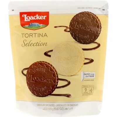 Loacker , Tortina Selection, Mix Wafer Cioccolato, 9 Monoporzioni da 21g Tortine Monoporzione al Cioccolato al Latte, Bianco e Fondente con Crema alla Nocciola, Travel pack (189g), Merenda e Snack Loacker , Tortina Selection, Mix Wafer Cioccolato, 9 Monoporzioni da 21g Tortine Monoporzione al Cioccolato al Latte, Bianco e Fondente con Crema alla Nocciola, Travel pack (189g), Merenda e Snack