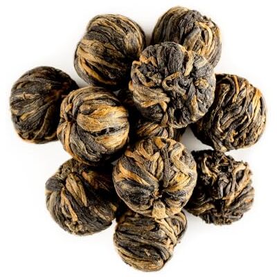 Valley of Tea Tè Perle di Drago Nero Yunnan Arrotolato a Mano Grado Oro lavorato foglia per foglia in piccole perle per un infuso dal corpo pieno e vellutato Valley of Tea Tè Perle di Drago Nero Yunnan Arrotolato a Mano Grado Oro lavorato foglia per foglia in piccole perle per un infuso dal corpo pieno e vellutato