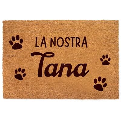 Lupia Zerbino Ingresso Esterno 40x60 cm LA NOSTRA TANA, Zerbino Ingresso Casa Simpatico in Fibra di Cocco Resistente, Tappeto Porta con Scritta, Base Antiscivolo PVC, Interno Esterno Made in Italy Lupia Zerbino Ingresso Esterno 40x60 cm LA NOSTRA TANA, Zerbino Ingresso Casa Simpatico in Fibra di Cocco Resistente, Tappeto Porta con Scritta, Base Antiscivolo PVC, Interno Esterno Made in Italy