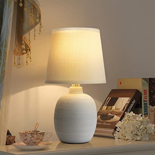 Aigostar Lampada da Comodino, Moderna Lampada da Tavolo Base in Ceramica Paralume in Stoffa, Attacco E14, 17 * 17 * 31cm Cavo 1.3 Metri, Design Vintage.