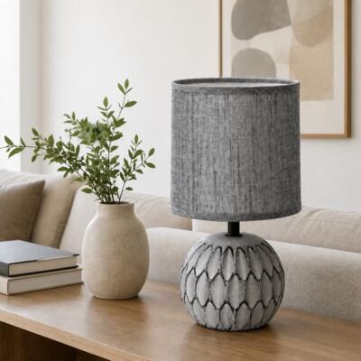 Aigostar Lampada da Comodino, Moderna Lampada da Tavolo Base in Ceramica Paralume in Stoffa, Attacco E14, 14 * 14 * 26cm Cavo 1.3 Metri, Design Vintage. Aigostar Lampada da Comodino, Moderna Lampada da Tavolo Base in Ceramica Paralume in Stoffa, Attacco E14, 14 * 14 * 26cm Cavo 1.3 Metri, Design Vintage.