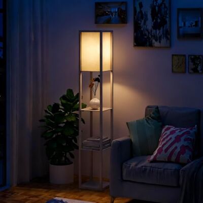 HOMCOM Lampada da Terra Piantana 40W con 3 Scaffale 26x26x160cm Rovere Attacco E27, Lampada da Pavimento Moderno con Paralume in Plastica, Soggiorno, Salotto, Camera da Letto, Ufficio HOMCOM Lampada da Terra Piantana 40W con 3 Scaffale 26x26x160cm Rovere Attacco E27, Lampada da Pavimento Moderno con Paralume in Plastica, Soggiorno, Salotto, Camera da Letto, Ufficio