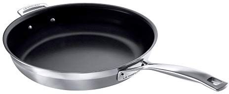 LE CREUSET Padella bassa con manico e maniglia in acciaio inox, int. antiaderente, diameter 30 cm, Compatibile con Tutte le Fonti di Calore, Induzione Inclusa, 00000