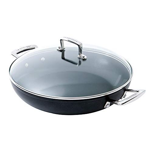 LE CREUSET Tegame Basso in Alluminio Antiaderente con Coperchio, diameter 26 cm, per per tutte le fonti di calore, induzione incluso, Nero,