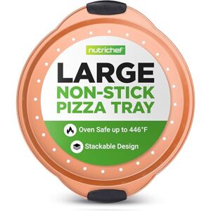 Nutrichef Teglia per Pizza 33 cm Antiaderente in Acciaio al Carbonio con Fori, Manici in Silicone, Teglia Forno Rotonda, Rame, Lavabile Lavastoviglie Nutrichef Teglia per Pizza 33 cm Antiaderente in Acciaio al Carbonio con Fori, Manici in Silicone, Teglia Forno Rotonda, Rame, Lavabile Lavastoviglie