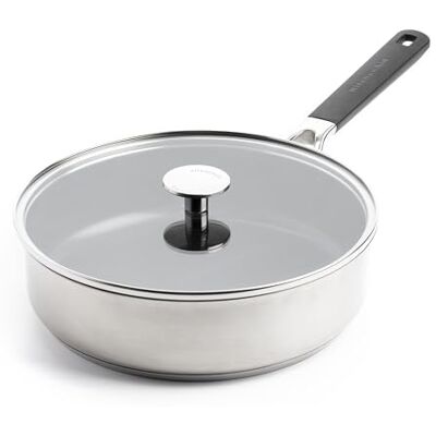 KitchenAid Classic Stainless Steel Padella Antiaderente in Acciaio Inox in Ceramica senza PFAS 26 cm/3,6 L con Coperchio in Vetro, Clad, Induzione,Manico Stay-Cool,Sicura in Forno fino a 160°C,Argento KitchenAid Classic Stainless Steel Padella Antiaderente in Acciaio Inox in Ceramica senza PFAS 26 cm/3,6 L con Coperchio in Vetro, Clad, Induzione,Manico Stay-Cool,Sicura in Forno fino a 160°C,Argento