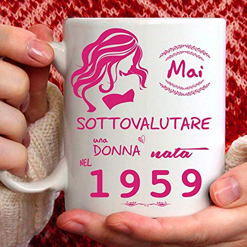 Tee Tazza 1959 Compleanno Donna 65 Anni, Idea Regalo Mai Sottovalutare una Donna nata nel 1959 Tazze per Regali Divertenti Gadget Divertente