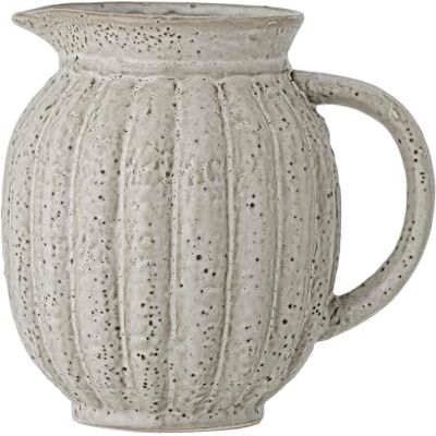 Bloomingville Indrid Brocca in gres porcellanato con impugnatura classica, senza tempo, lavabile in lavastoviglie e microonde, 2000 ml, diametro: 20,5 cm, altezza: 19,5 cm Bloomingville Indrid Brocca in gres porcellanato con impugnatura classica, senza tempo, lavabile in lavastoviglie e microonde, 2000 ml, diametro: 20,5 cm, altezza: 19,5 cm