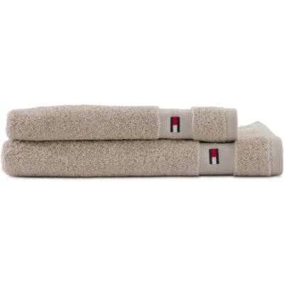 Tommy Hilfiger Set di 2 asciugamani, sabbia, spugna boucle, 520 g/m², 100% cotone pettinato, passamaneria jacquard e ricami, morbidi e assorbenti, 60x110 cm Tommy Hilfiger Set di 2 asciugamani, sabbia, spugna boucle, 520 g/m², 100% cotone pettinato, passamaneria jacquard e ricami, morbidi e assorbenti, 60x110 cm