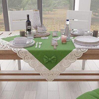 PETTI Artigiani Italiani Centrotavola Elegante di Cotone per Tavolo Cucina, Soggiorno Sala da Pranzo, Centro Tavola in Tinta Unita con Balza in Pizzo Sangallo e Fiocchi, Verde 95x95 cm PETTI Artigiani Italiani Centrotavola Elegante di Cotone per Tavolo Cucina, Soggiorno Sala da Pranzo, Centro Tavola in Tinta Unita con Balza in Pizzo Sangallo e Fiocchi, Verde 95x95 cm