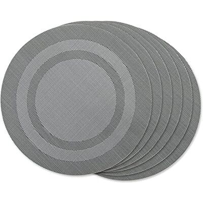 DII Set di tovagliette rotonde in PVC, collezione da tavolo, per interni ed esterni, 34,9 cm, grigio, 6 pezzi DII Set di tovagliette rotonde in PVC, collezione da tavolo, per interni ed esterni, 34,9 cm, grigio, 6 pezzi