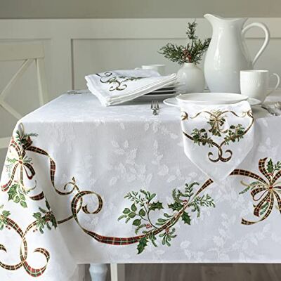Benson Mills Merry Ribbons Tovaglia natalizia in tessuto jacquard stampato, elegante tovaglia natalizia per tutte le vacanze e l'inverno (152,4 x 264,2 cm, rettangolare) Benson Mills Merry Ribbons Tovaglia natalizia in tessuto jacquard stampato, elegante tovaglia natalizia per tutte le vacanze e l'inverno (152,4 x 264,2 cm, rettangolare)