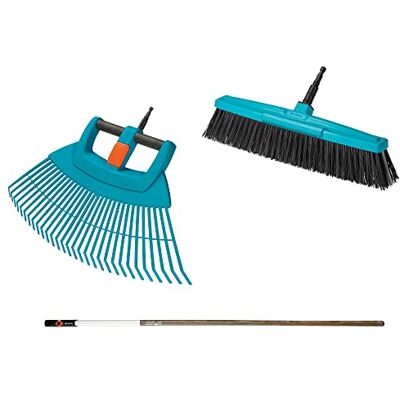 Gardena Combisystem Set per Prato e Pulizia: Composto da Scopa a ventaglio XXL, Scopa Stradale e Manico in Legno, per spazzare Foglie e rifiuti del Giardino e per Pulire i sentieri Gardena Combisystem Set per Prato e Pulizia: Composto da Scopa a ventaglio XXL, Scopa Stradale e Manico in Legno, per spazzare Foglie e rifiuti del Giardino e per Pulire i sentieri