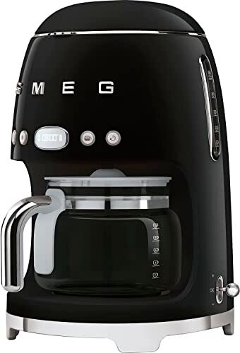 SMEG , Macchina da Caffè Filtro , Funzione Aroma e Autostart, Caraffa in Vetro Fino a 12 Tazze, 2 Livelli di Intensità, Modalità Keep Warm, 1050W, Nero