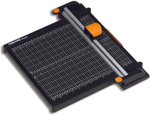 Fiskars Recycle Titanium Tagliacarte, Ø 45 mm, A4, Nero/Arancione,