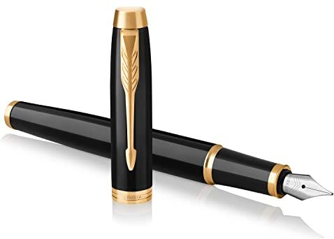 Parker IM Penna Stilografica, Punta Media e Ricarica di Inchiostro Blu, Confezione Regalo, Black Lacquer Golden Trim