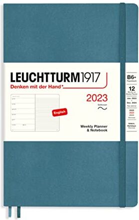 LEUCHTTURM1917 Agenda settimanale e taccuino, copertina morbida, brossura (B6+), 2023, 12 mesi, in inglese, colore blu pietra (Stone Blue)