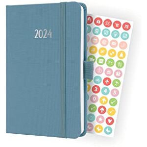 Sigel Agenda settimanale Jolie 2024, certificazione FSC, 2 pagine = 1 settimana, copertina rigida con superficie in materiale tessile, circa A6, blu, 174 pagine Sigel Agenda settimanale Jolie 2024, certificazione FSC, 2 pagine = 1 settimana, copertina rigida con superficie in materiale tessile, circa A6, blu, 174 pagine