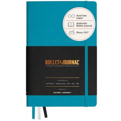 LEUCHTTURM1917 Bullet Journal Edition 2, A5, puntinato, Türkis Copertina rigida, 206 pagine numerate, carta da 120 g/m², incl. set di adesivi & Pocket Guide, 3 segnapagina, cucito a filo LEUCHTTURM1917 Bullet Journal Edition 2, A5, puntinato, Türkis Copertina rigida, 206 pagine numerate, carta da 120 g/m², incl. set di adesivi & Pocket Guide, 3 segnapagina, cucito a filo