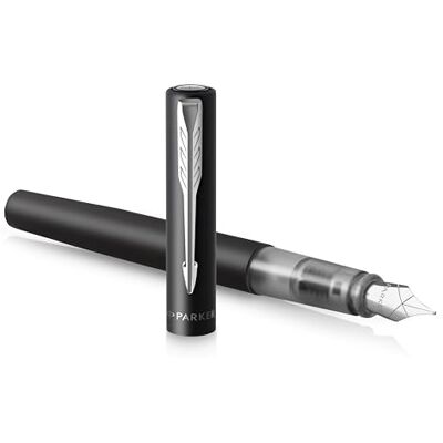 Parker Penna stilografica Vector XL Laccatura nero metallizzato su ottone Pennino medio con ricarica di inchiostro blu Confezione regalo Parker Penna stilografica Vector XL Laccatura nero metallizzato su ottone Pennino medio con ricarica di inchiostro blu Confezione regalo