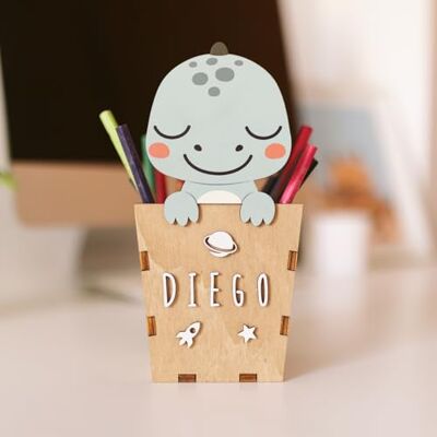 WONDEE Portapenne in Legno Personalizzato con Nome, Organizer da Scrivania con Dinosauri per Bambini, Regali di Compleanno per la Scuola per Bambini, Accessori da Scrivania per Ragazzi e Ragazze WONDEE Portapenne in Legno Personalizzato con Nome, Organizer da Scrivania con Dinosauri per Bambini, Regali di Compleanno per la Scuola per Bambini, Accessori da Scrivania per Ragazzi e Ragazze